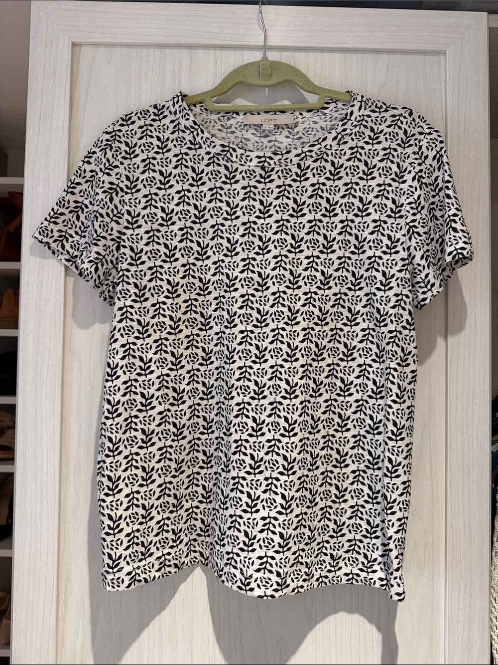 LOFT Black and White Leaf-Print Short Sleeve Tee